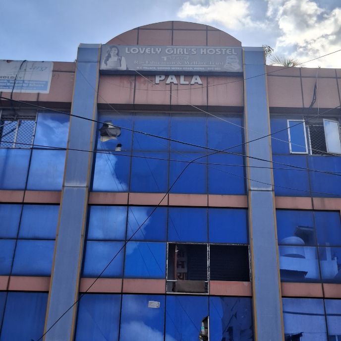 Gallery girls Hostel